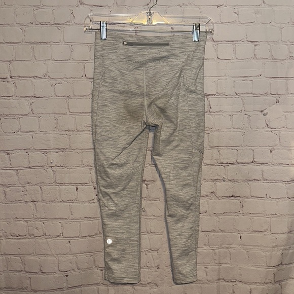 Lululemon Wunder Under Crop (Hi-Rise) side pockets size 4 - Picture 3 of 7